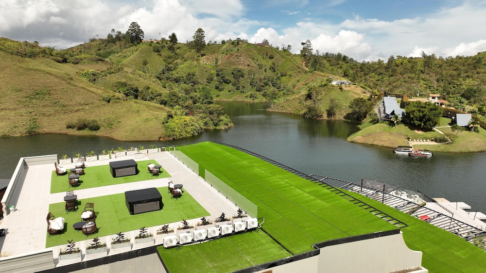 Roka Hotel