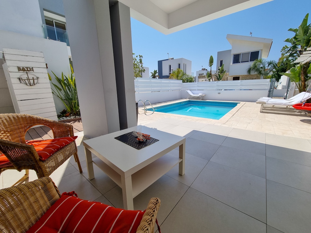 Private Pool Villa Next to the Beach view 3