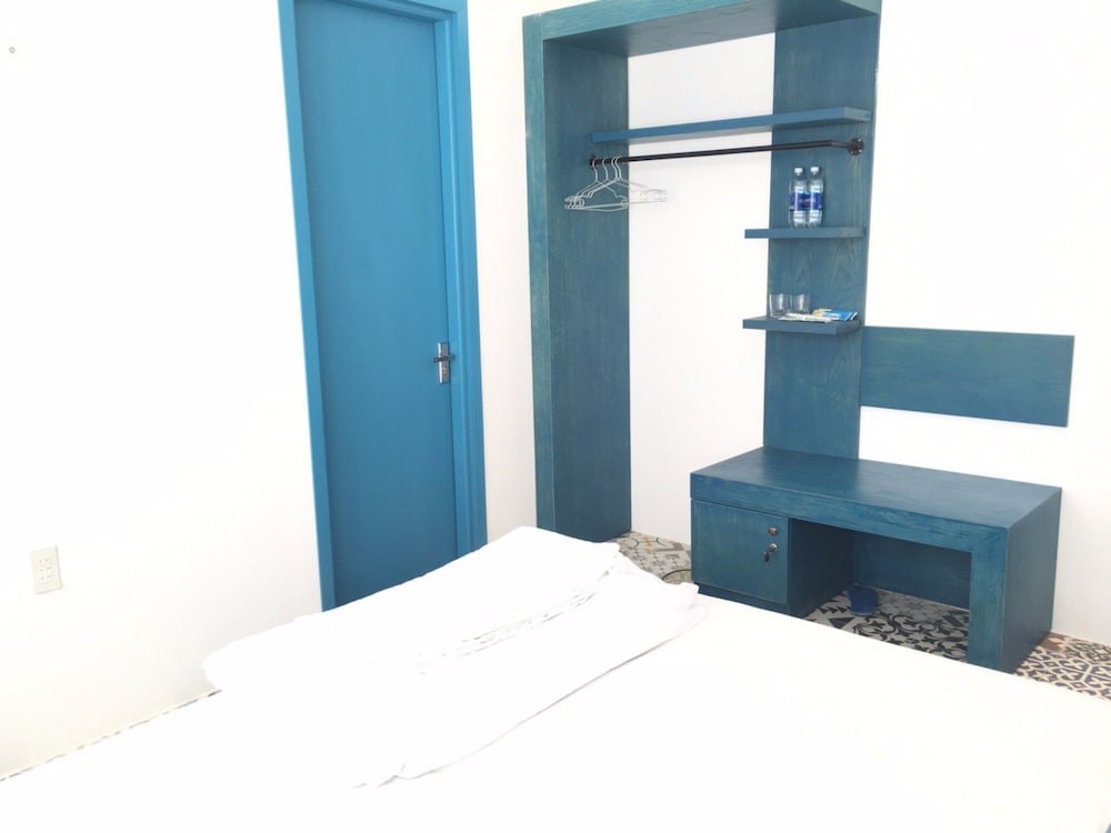 Blue Anchor Lodge & Cafe-Binh Ba Island
