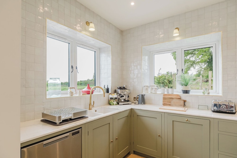 Mulberry Cottage 5BD in Wiltshire