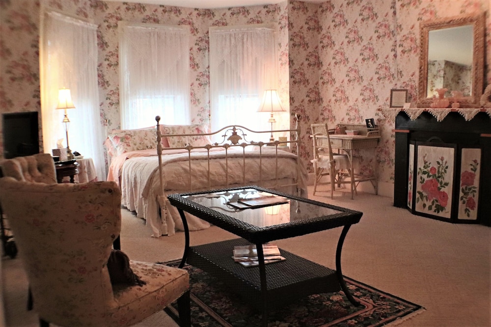 The Lincoln Short North B&B