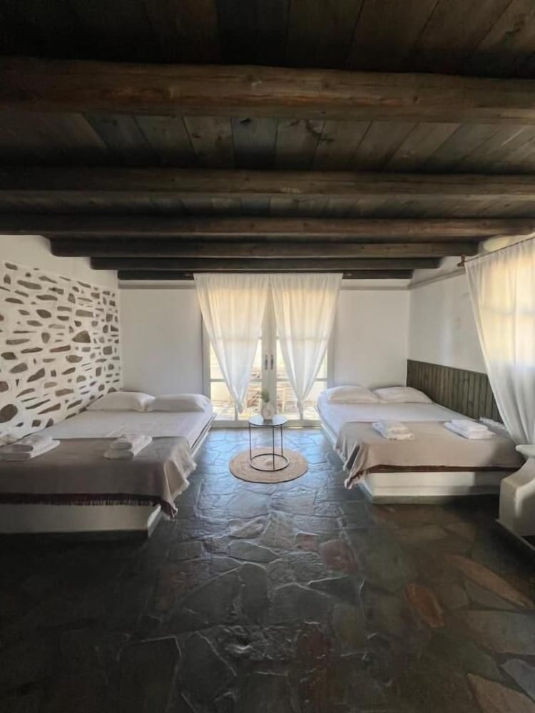 Casa Paros