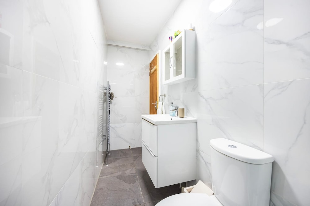 3 Bed 3 Bathroom Flat in Kensington B