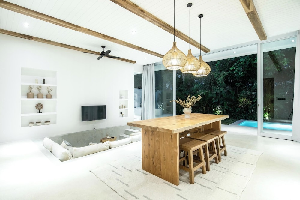 Chic 2BR Villa, 5min to Bingin's Coastal Bliss