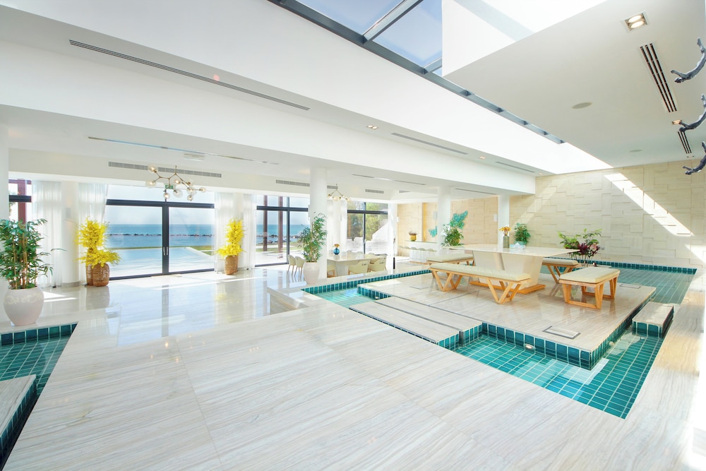 Royal Retreat Villa at Nurai Island