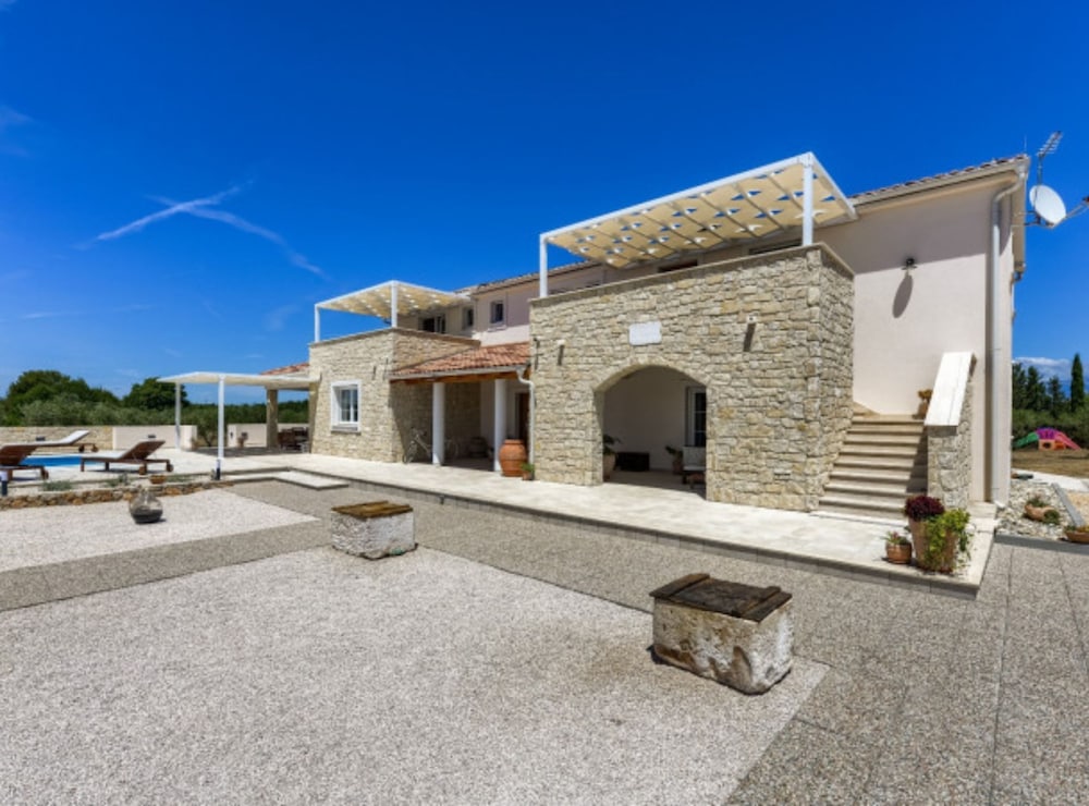 Rustic Villa Perosa With Heated Pool