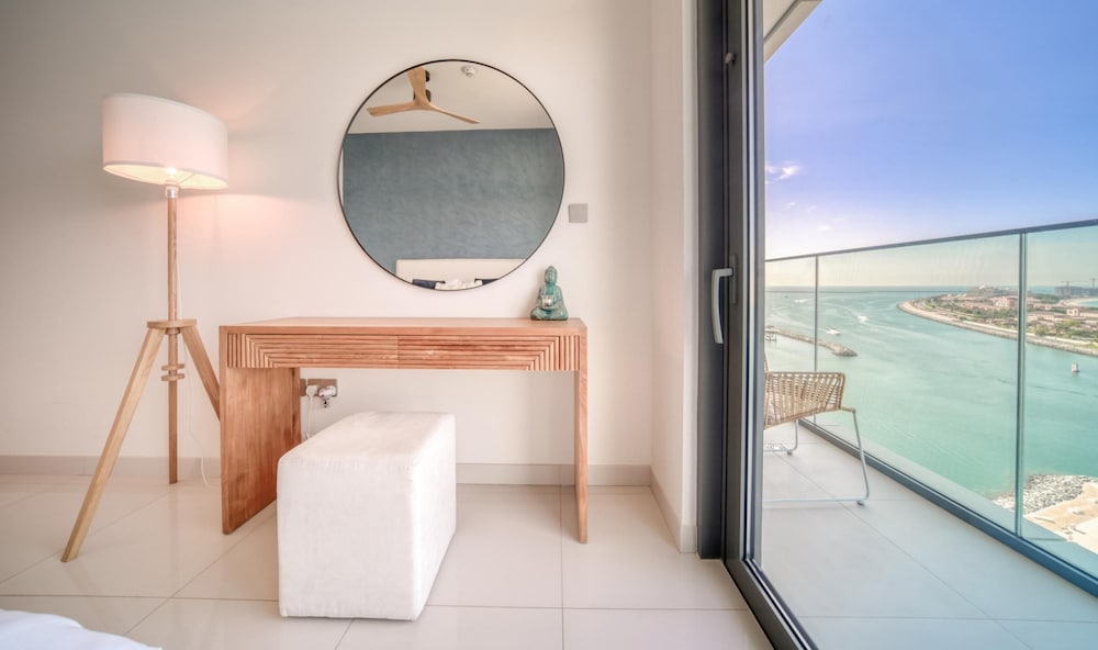 Luxury Sea View Living on Emaar Beachfront