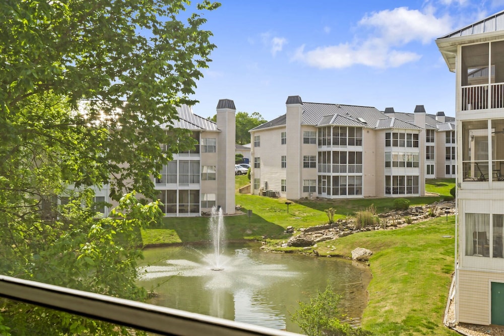 Tranquil Pondview Retreat - Balcony view 5