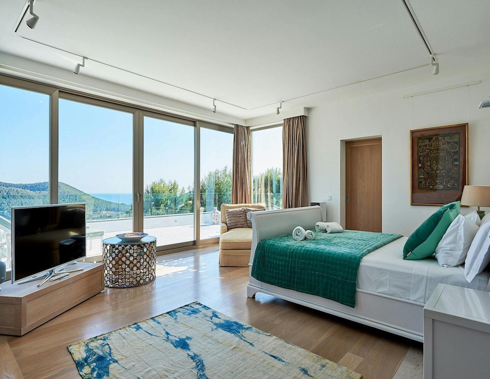Super Villa With Swimming Pool