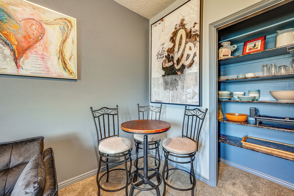 1 Mi to Old Town: Central Meridian Home