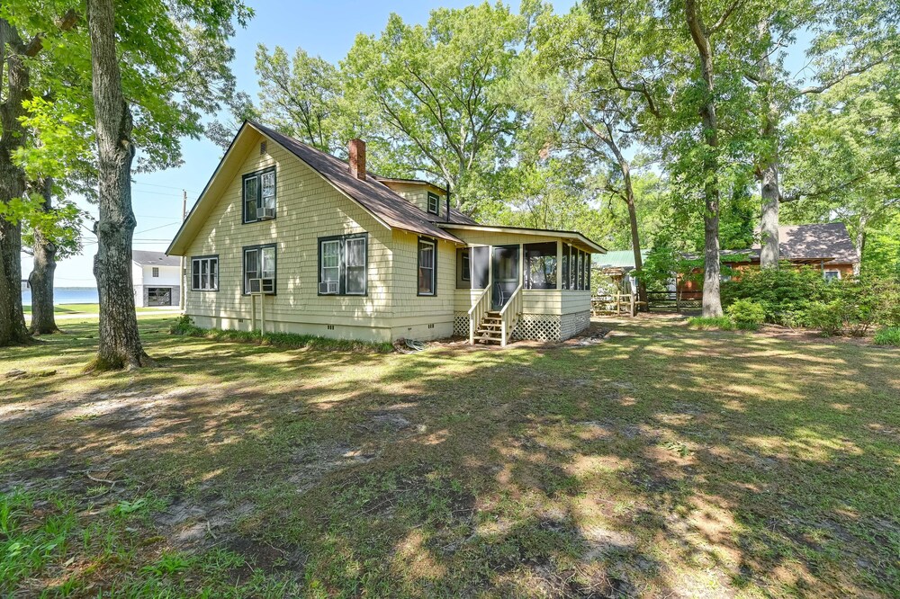 Coastal NC Vacation Rental: Pamlico River Views!