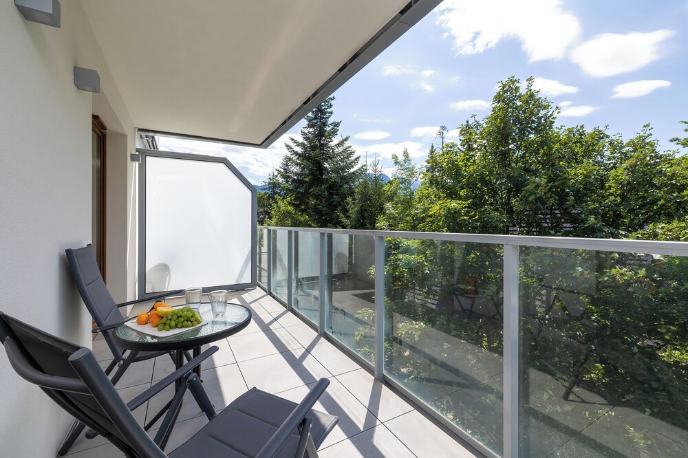 Szymony Apartment by Renters Prestige