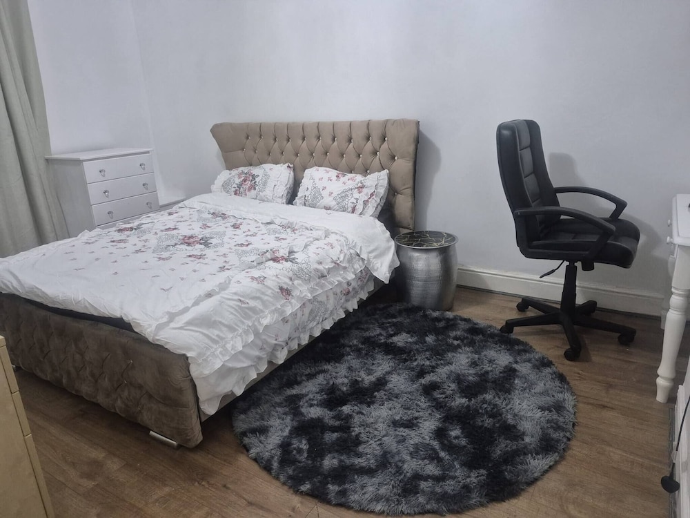 Bright and Modern Flat in Manchester's Heart