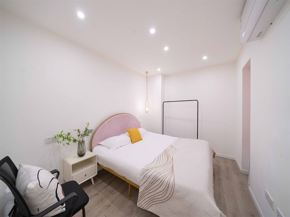 Book and Bed-Lujiabang