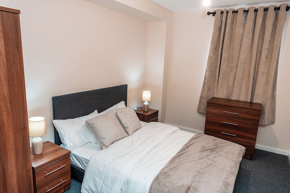 Captivating 2-bed Apartment in Manchester view 3