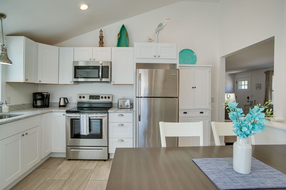 Newly Renovated Dennis Port Home: Close to Beaches