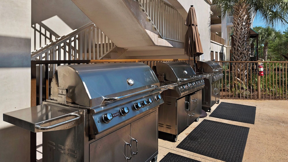 Coastal 3BR Condo With Pool & Shuttle : Snowbird Friendly!