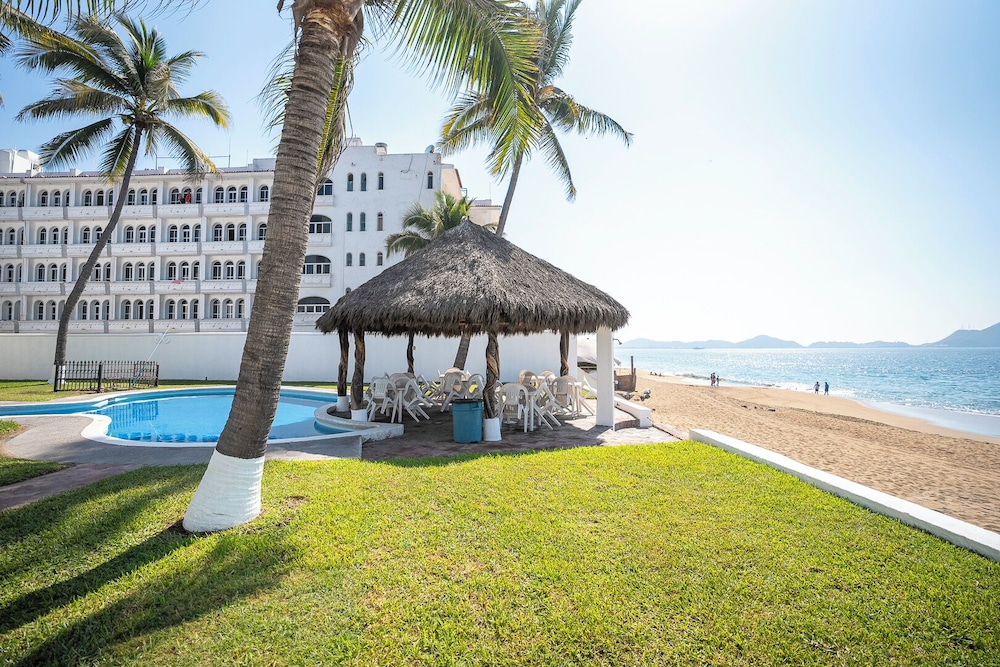 Playa Azul Apt with Sea views & Pool