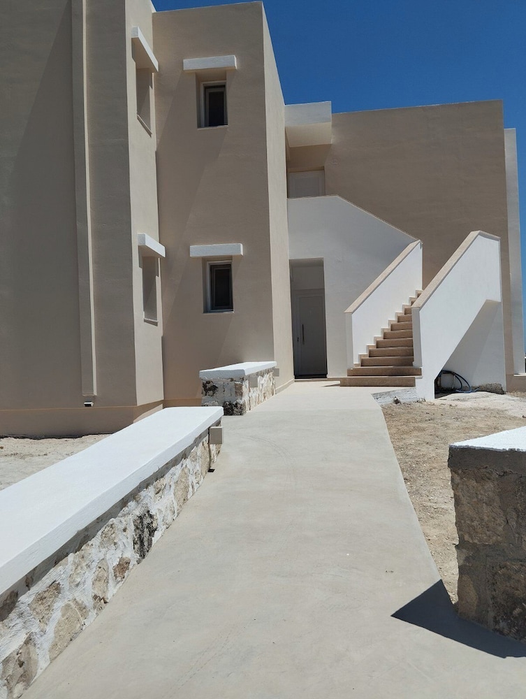 Tamaris Suites