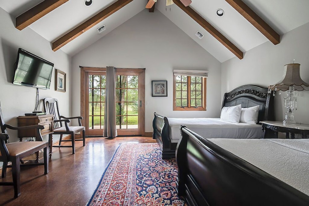 The Manor Haus at Messina Hof Hill Country Winery-paris Haus