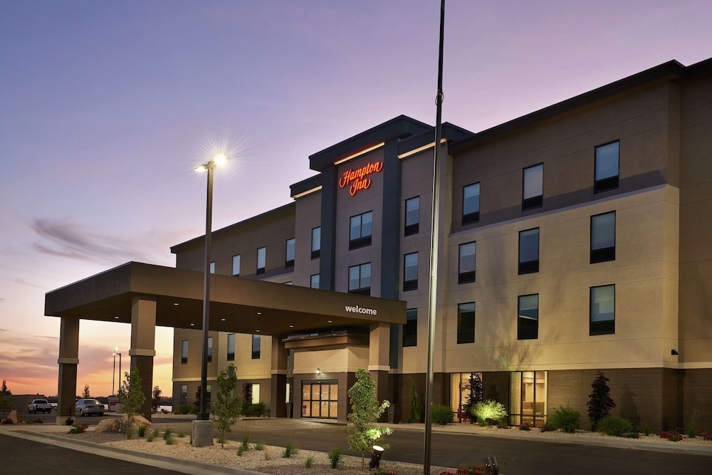 Hotel Hampton Inn by Hilton Burley - Image 1