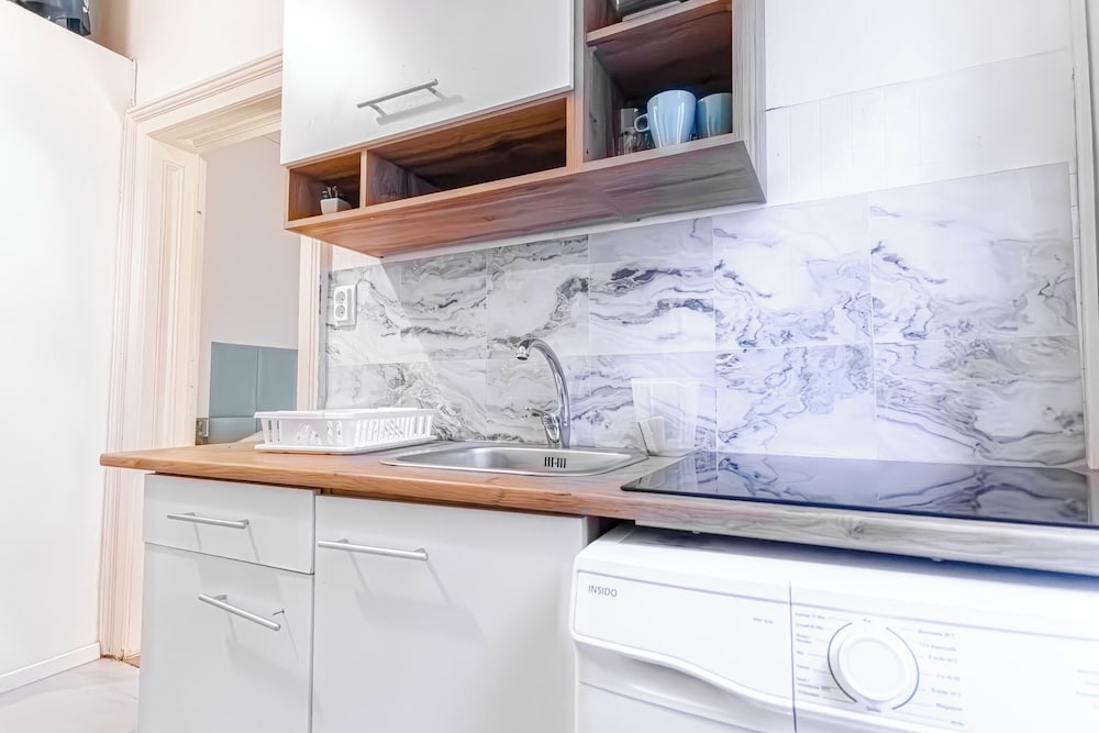 Elegant 1BR Apt Steps from Praterstern