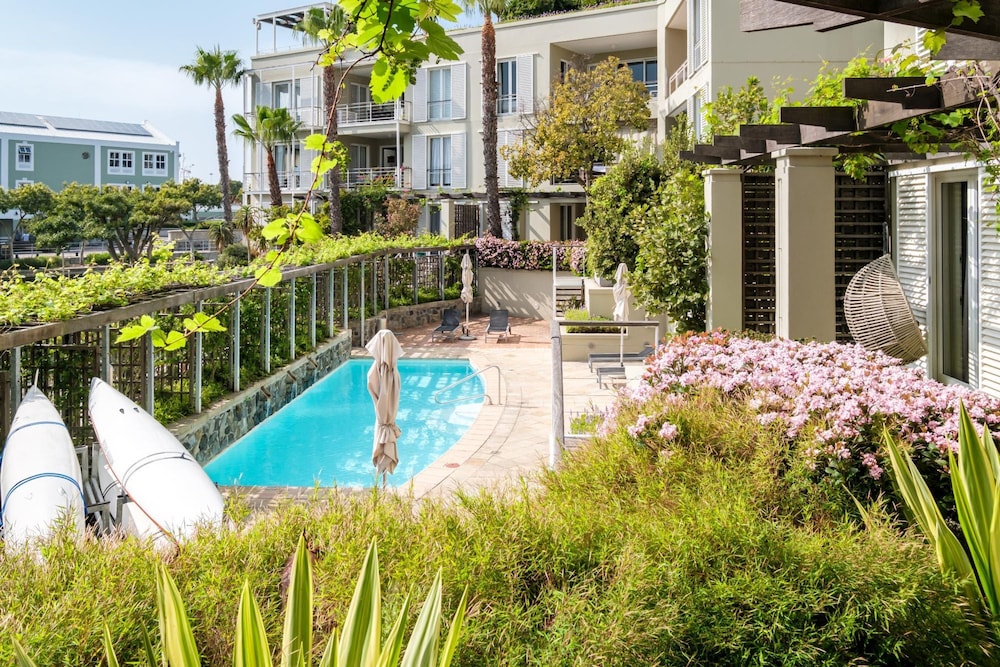 Secure 2bed Apartment in the Marina Carradale 002