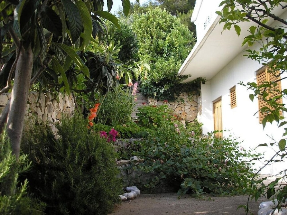 Zelko - With Garden - A2 view 4