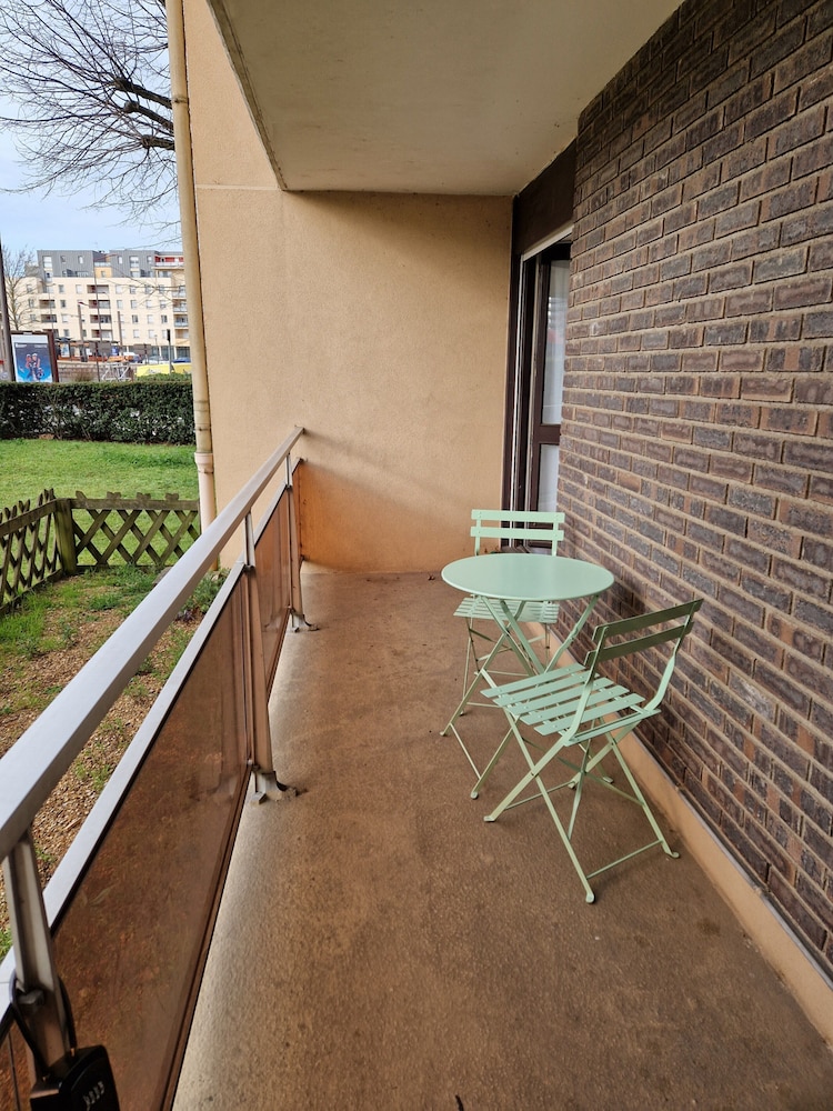 Cozy City Retreat With Balcony, Le Mans