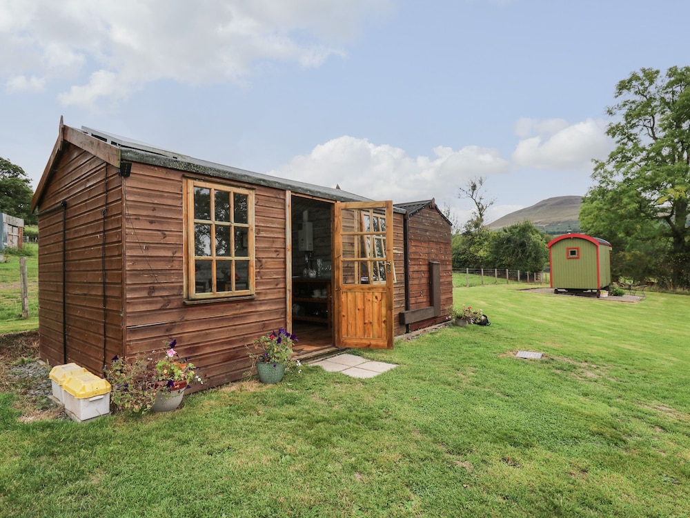 Tilly Gypsy-style Caravan Hut