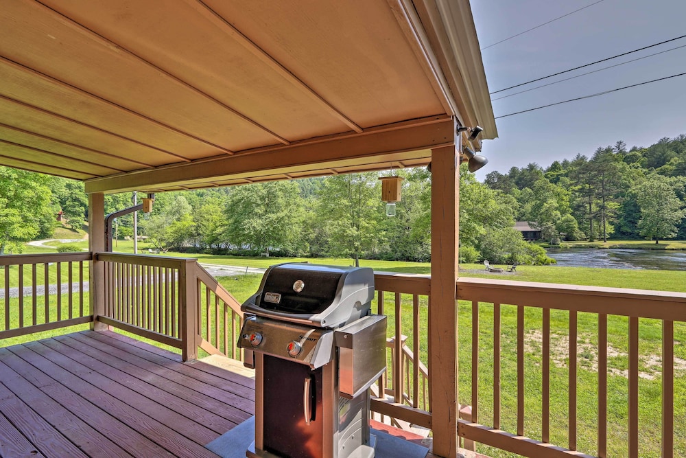 Peaceful Murphy Retreat With Grill & River Views! view 5