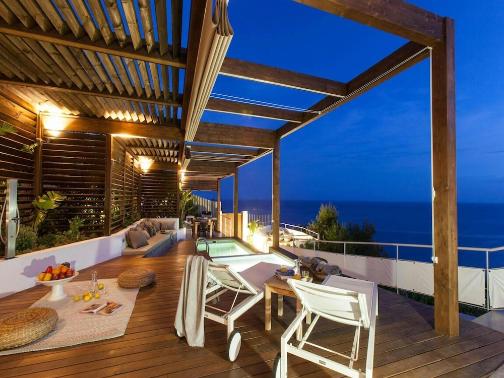 Holiday Home With Private Jacuzzi