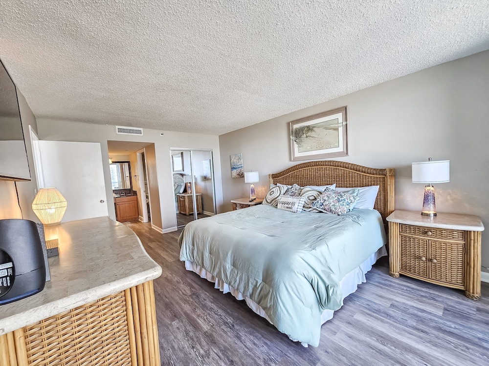507 South Hampton 2 Bedroom Condo