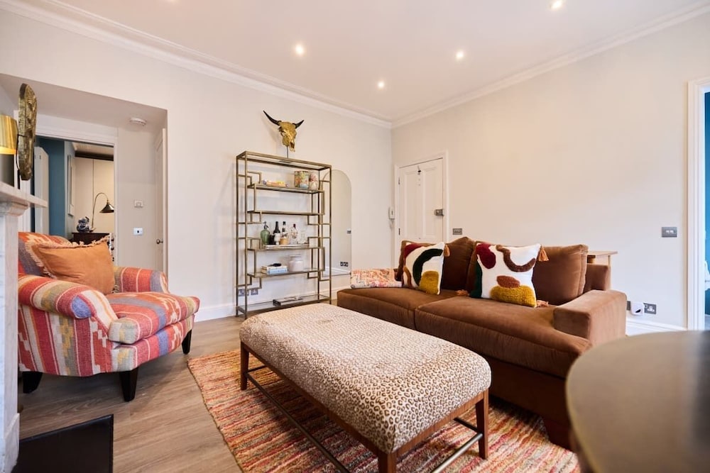The Chelsea Gem - Charming 1bdr With Balcony