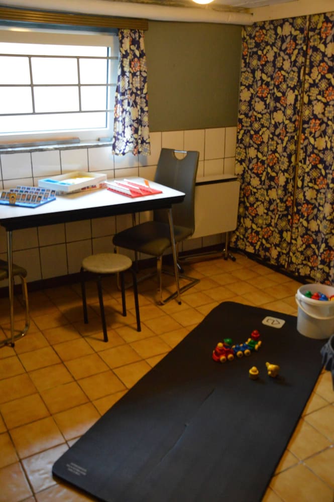 Charming Belgian Getaway, Vakantiewoning in Oudsbergen - 3 Bedrooms & Garden
