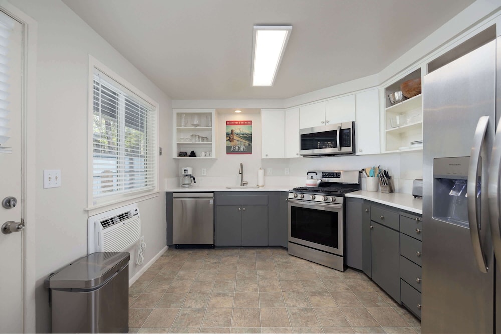 10min to Downtown Bend Chic 2bdr