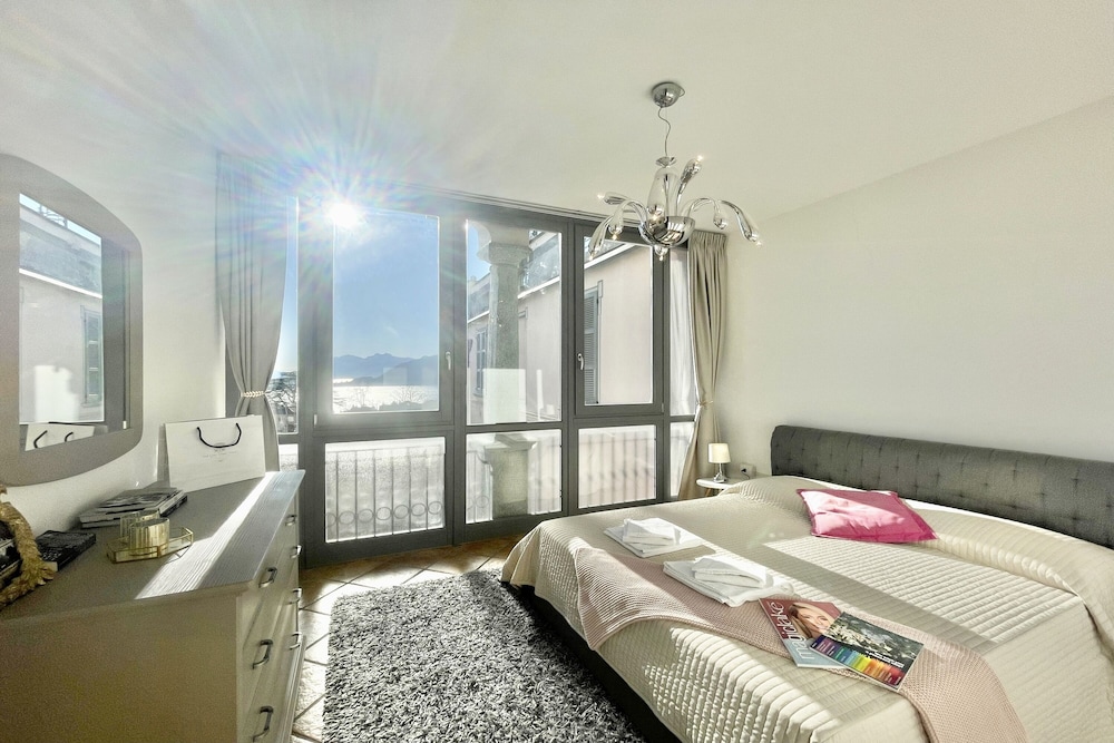 Palazzo Castelletto en Menaggio — hotel room