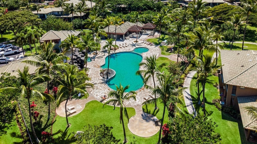 Walk to Restaurants/shopping - Excellent Golf Course Views - Private Beach Access - Vrkcv
