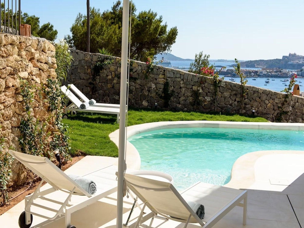 Charming Villa in Delightful Gateway