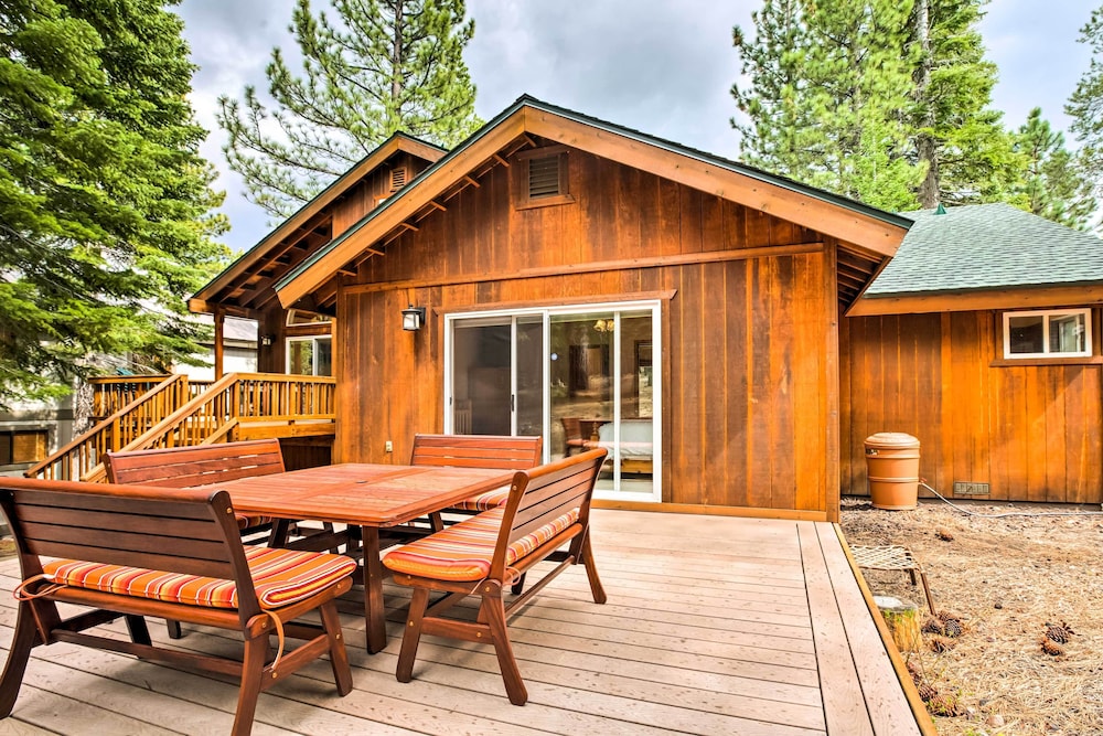 Lake Tahoe Vacations - Tahoe Donner Cabin: Deck, Trail Access, EV Charger - Property Image 16