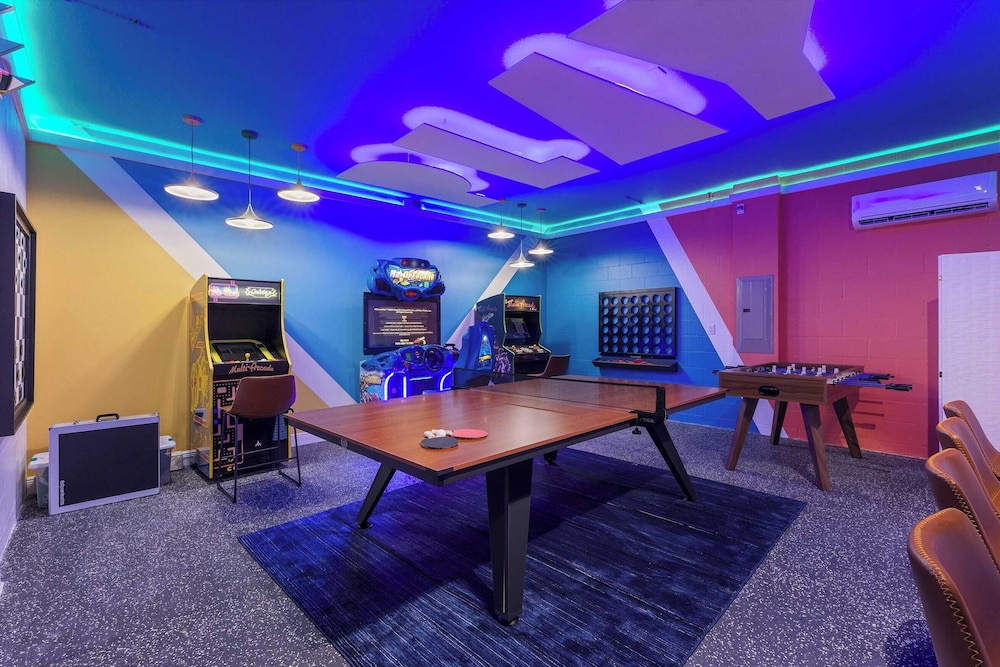 Sleeps 18! Family Retreat w/ Game Room, Pool, Resort Access Shadow Mountain