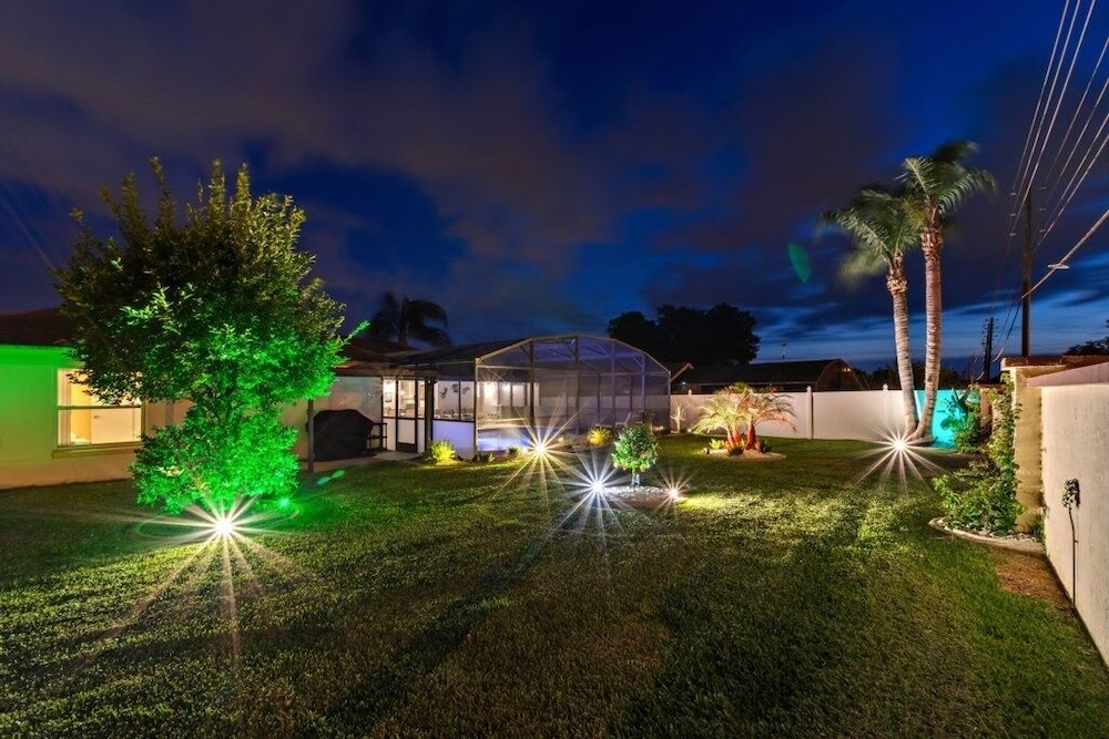 Relaxing Indian Ridge Home W/ Pool, Near Disney & More 4 Bedroom Villa