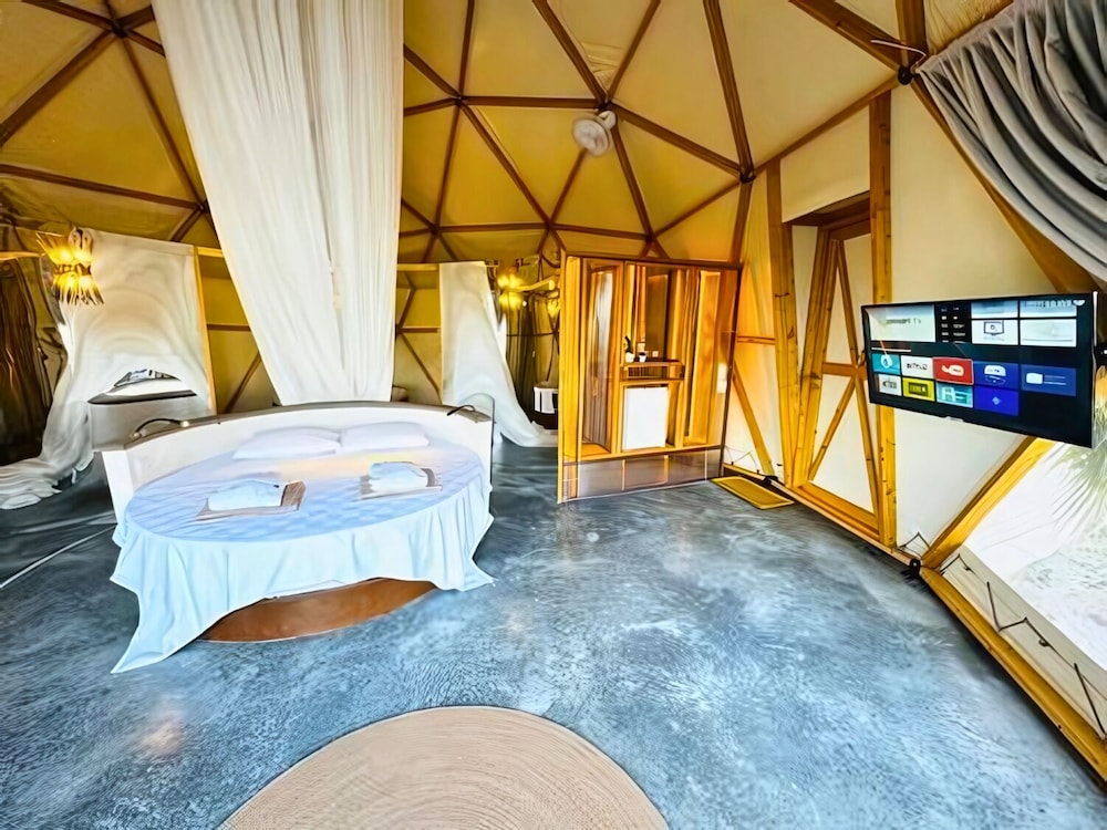 In Out Resort Glamping
