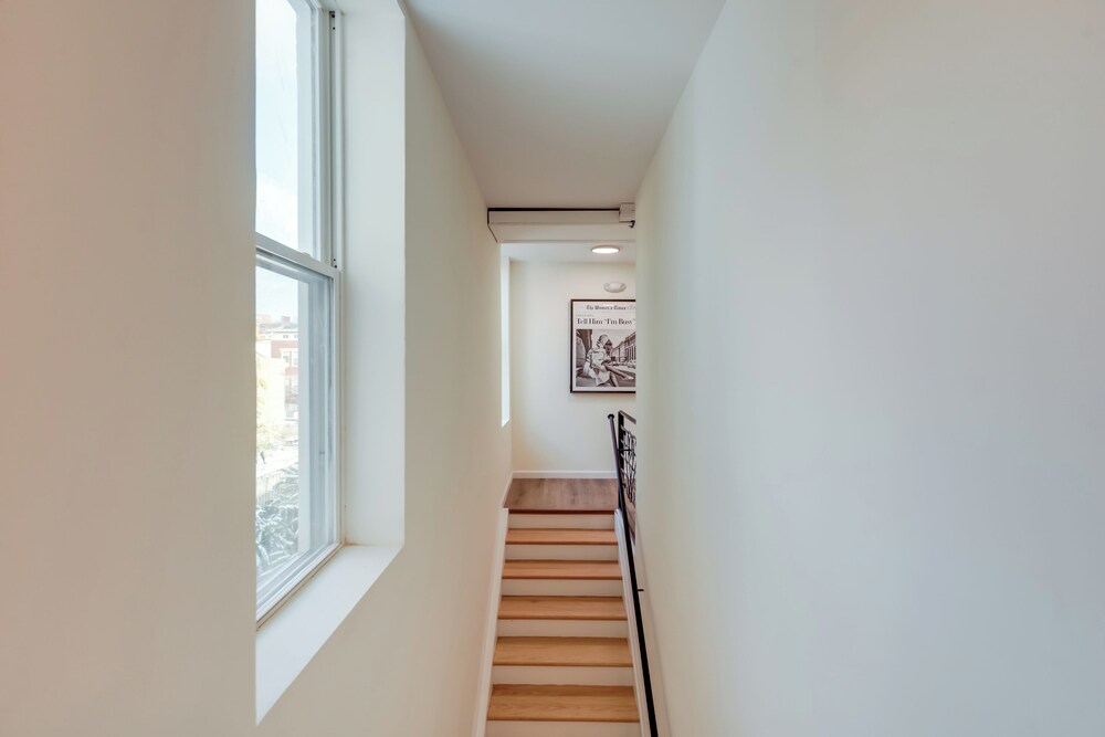 1 Mi to University of Cincinnati: 3rd-floor Condo!