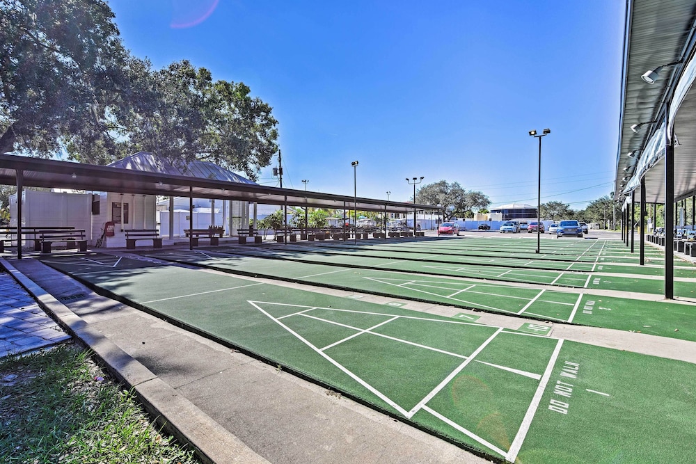 Resort Amenities, 7 Mi to Dtwn: Sarasota Home!