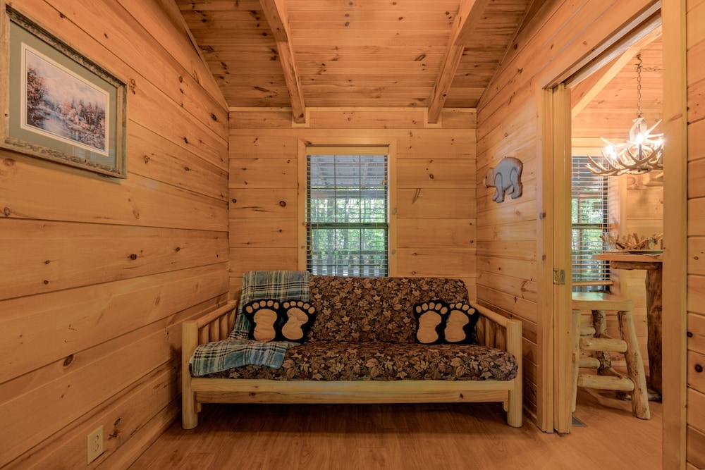 Cozy Bear 1 Bedroom Cabin