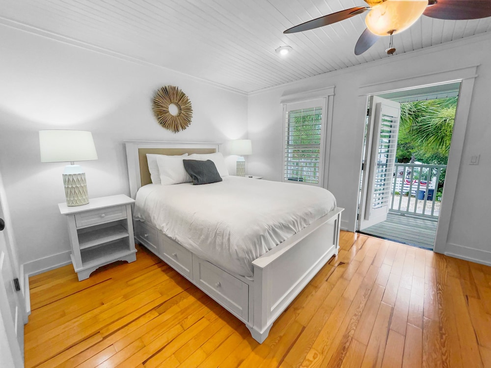 Sandy Toes 2 Bedroom Home by RedAwning view 2