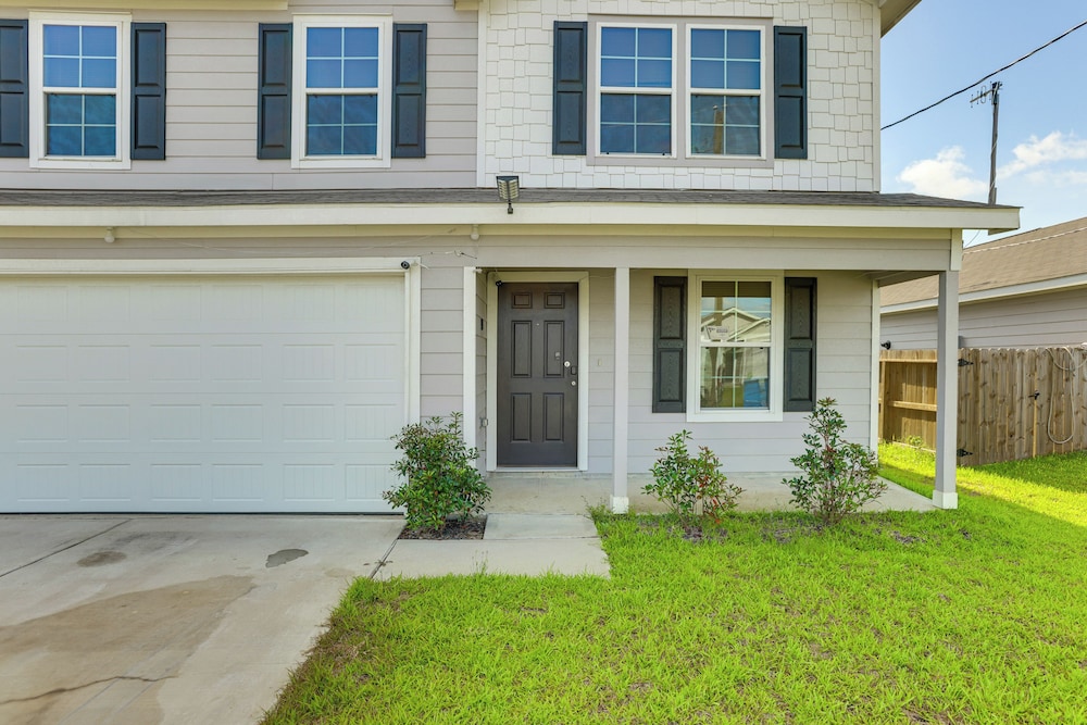 Near Hiking & Fishing: Airy Retreat in Cleveland!