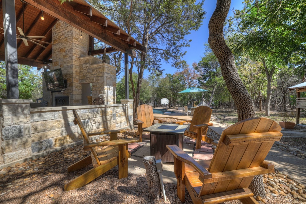 Terracotta Oasis - Wimberley for 30 Guests