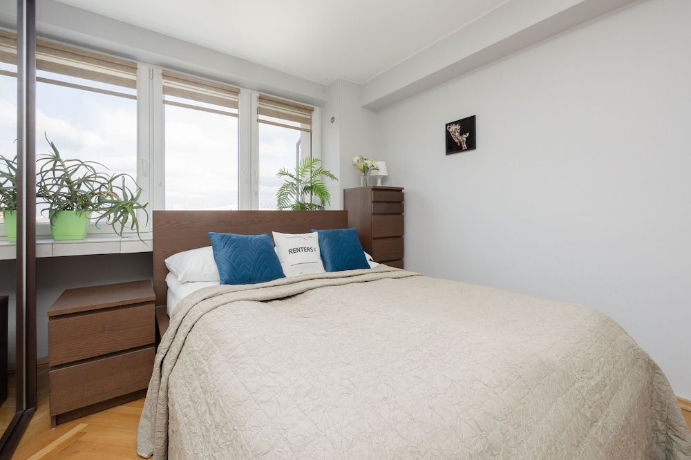 Salezego Apartment Warsaw by Renters view 2